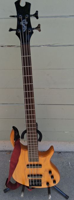 Sacred Worship Bass Tobias Toby with Fender Strap