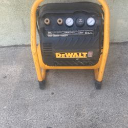 Dewalt Air Compressor 2.5 Gallons 