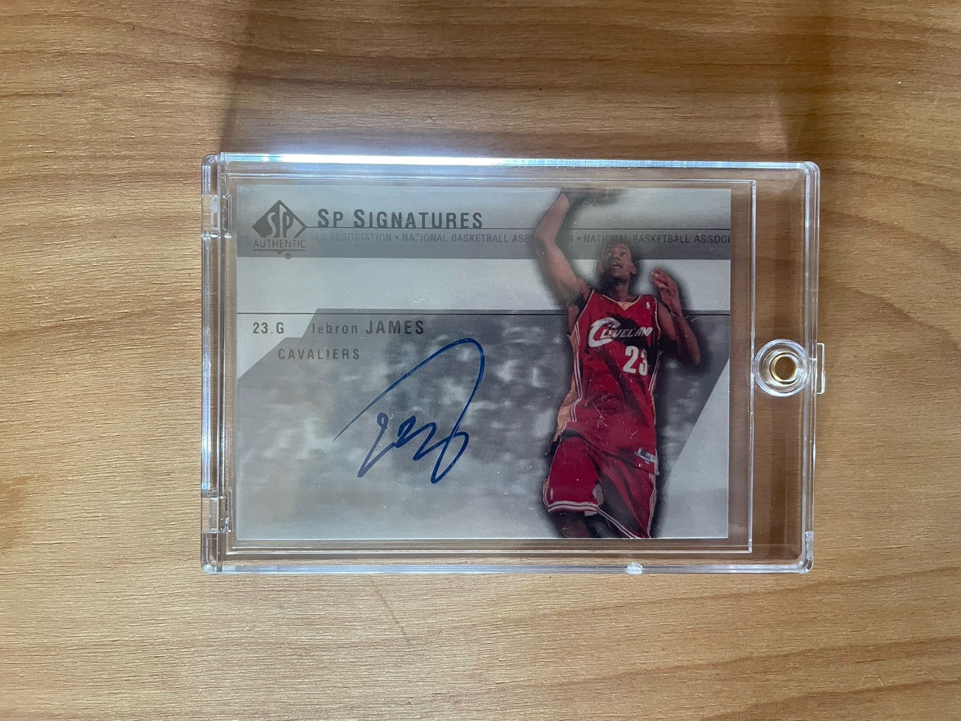 2003/04 SP Authentic LeBRON JAMES rookie auto #LJ-A
