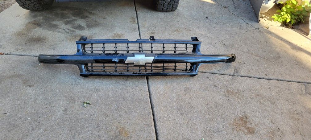 2000- 2006 Tahoe Suburban Z71  Grill