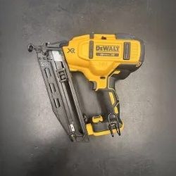 20V MAX XR Lithium-Ion Cordless 16-Gauge Angled Finish Nailer (Tool Only)




