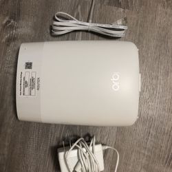NETGEAR Orbi Router Whole Home Mesh WiFi System - Tri-band WiFi Router. Up to 2,500sqft of WiFi Coverage, AC3000 (RBR50)