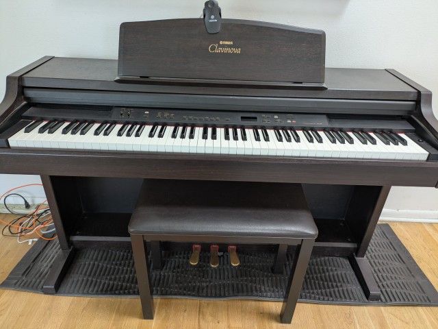 YAMAHA CLAVINOVA CLP-840