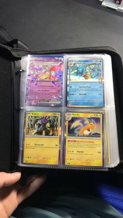 Pokémon binder full of Pokémon cards  400 cards in total  45$
