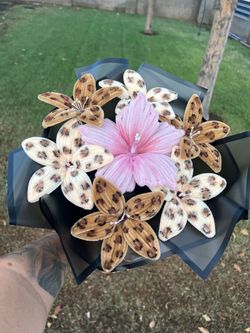 Pipe cleaner flowers