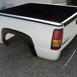 99-06 GMC Sierra 2500,3500 6'6" Shortbed Factory Summit White Paint auto parts accessories