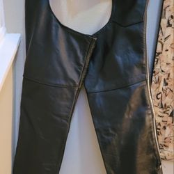 Heavy Duty LEATHER  CHAPS UNISEX Over Pants Size S From Leather Co GREAT PRE-OWNED CONDITION 