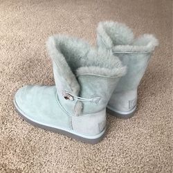 UGG BOOTS BAILEY BUTTON BLING HORIZON BLUE SIZE 8 EXCELLENT CONDITION