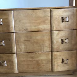 Gorgeous Mid-century 3 Drawer Wooden Chest / Dresser