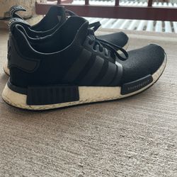 Black / White Adidas MNDs
