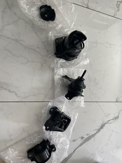 Engine Motor Mount ( I Don’t Know The Car Model)