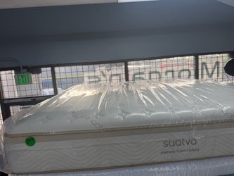 KING SIZE SAATVA MEMORY FOAM HYBRID MATTRESS & BOX SPRINGS BED SET