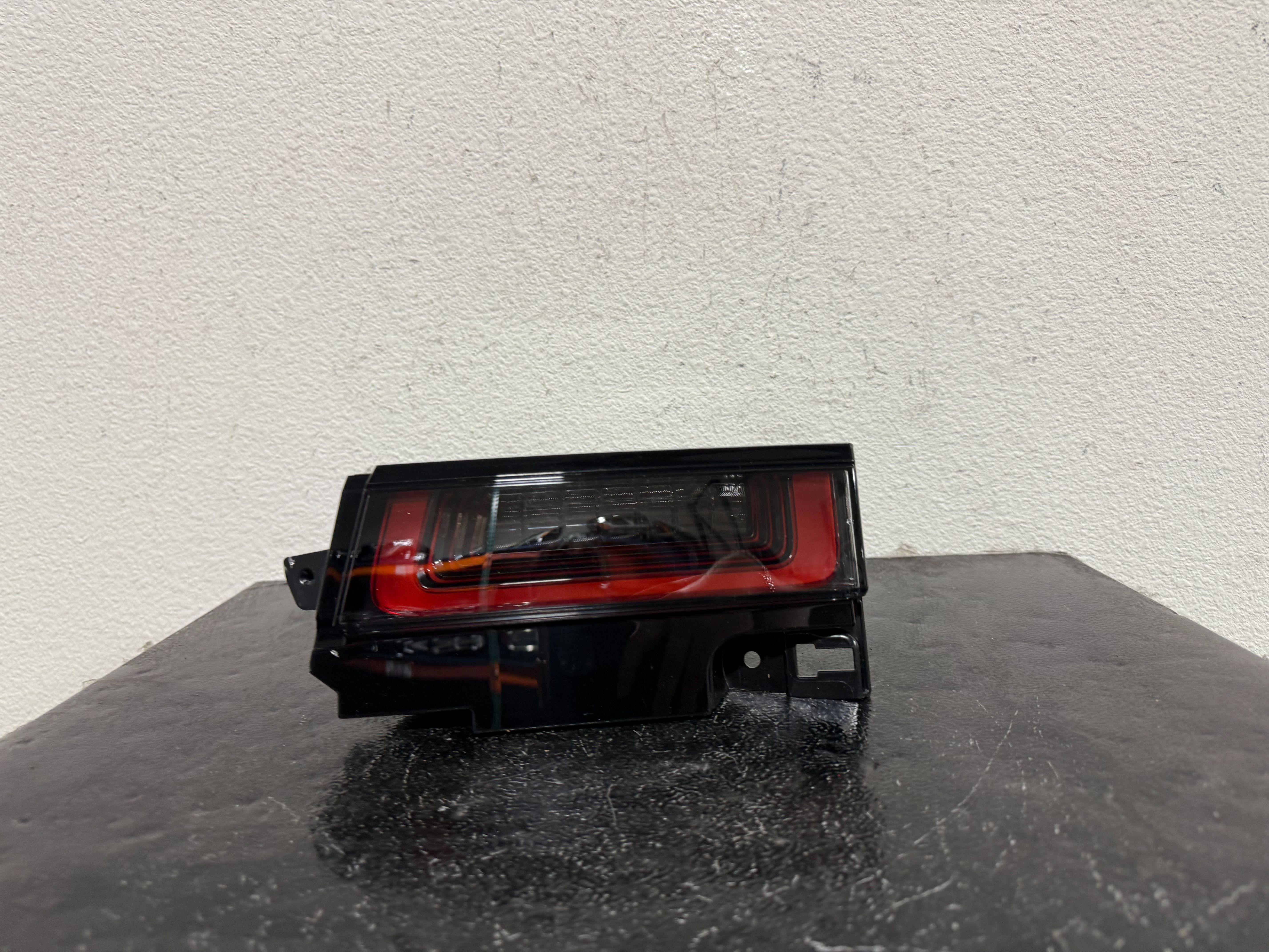 RANGE ROVER EVOQUW RIGHT INNER TAILLIGHT 2021