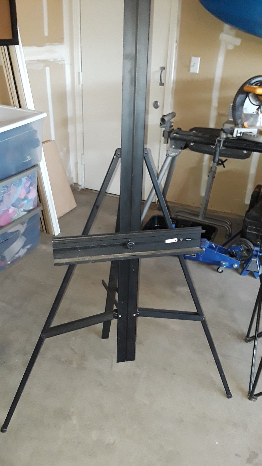 Easel