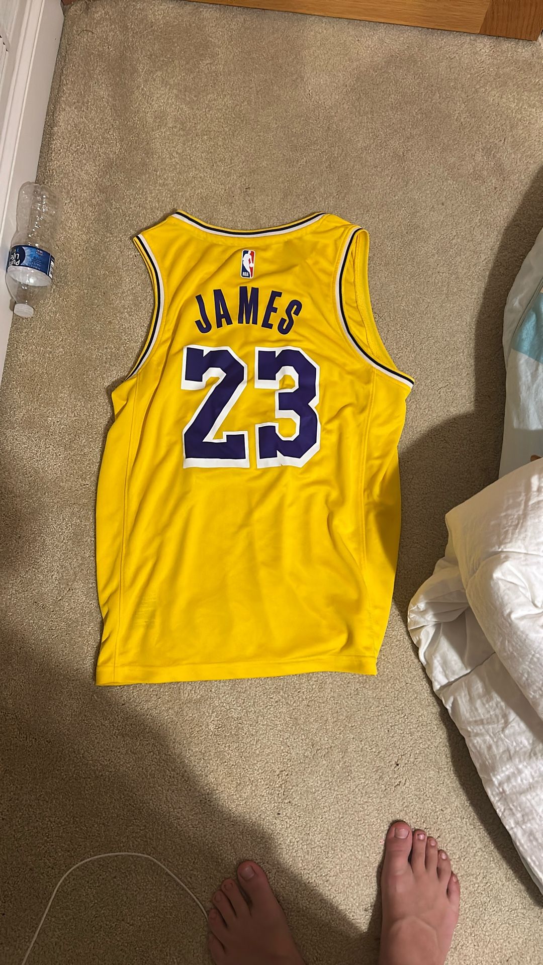 Lebron James Jersey Men’s Medium