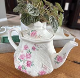 Vintage Windsor English Teapot 5 1/2” with lid