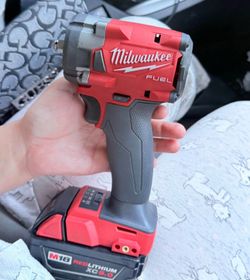 Milwaukee m18 fuel 3/8 impact gun