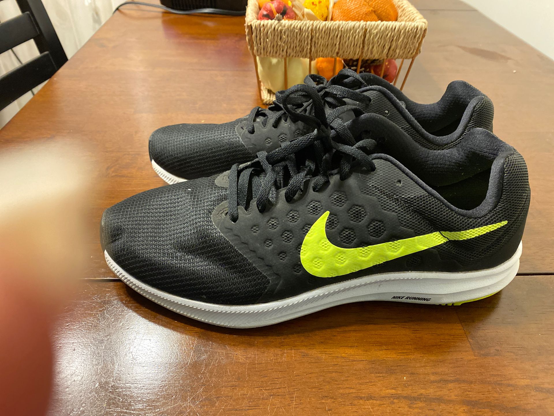 Men’s Nike downshifter 7 shoes size 9.5