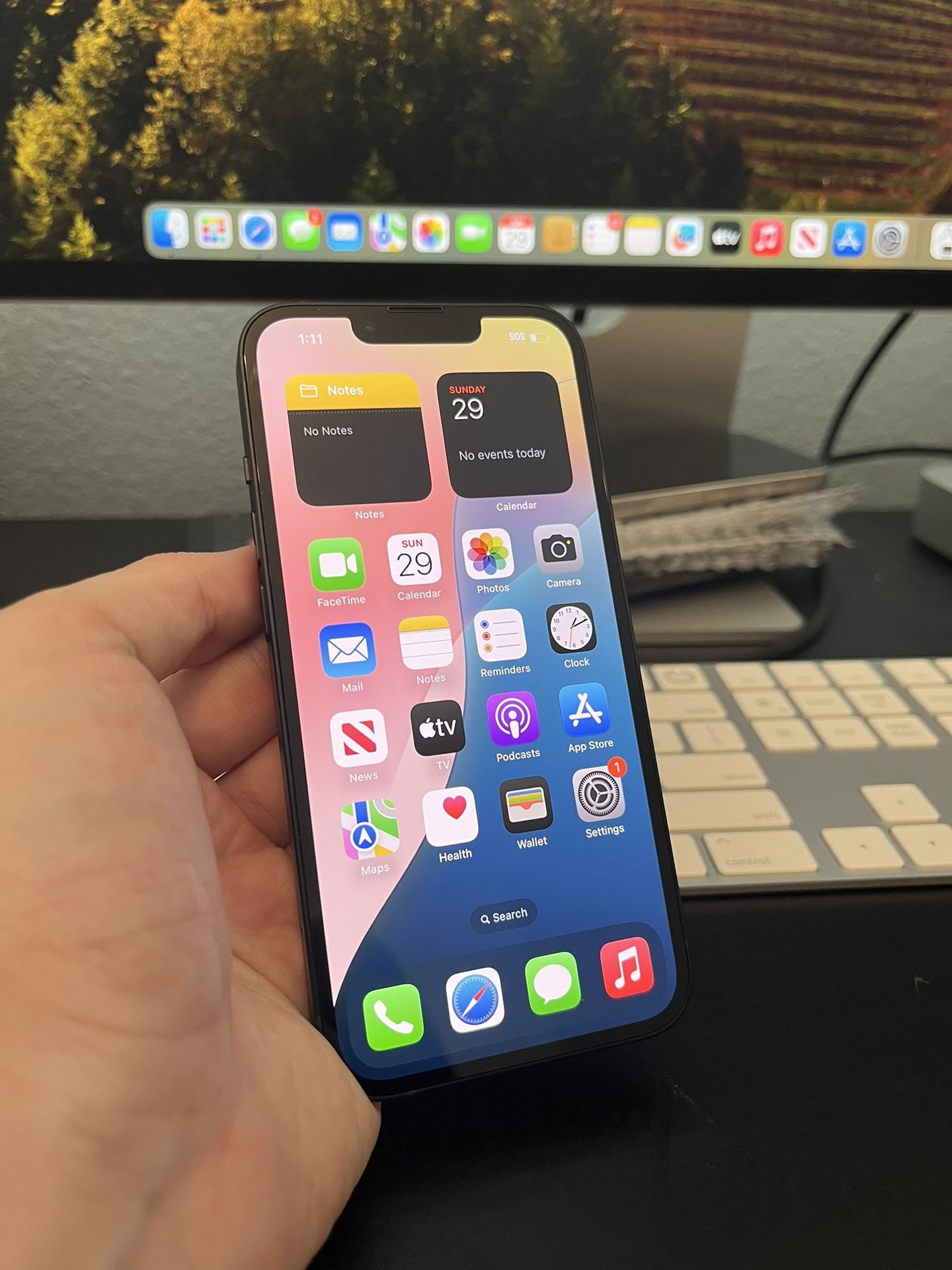 Apple iPhone 13 128GB Unlocked to any carrier! Like new! 100% battery!