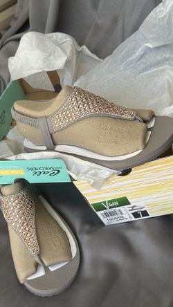Yoga Foam Skechers Sandal size 7