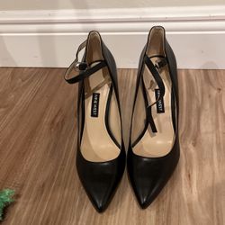 Nine West Black Leather Tressa Pumps Size 7.5