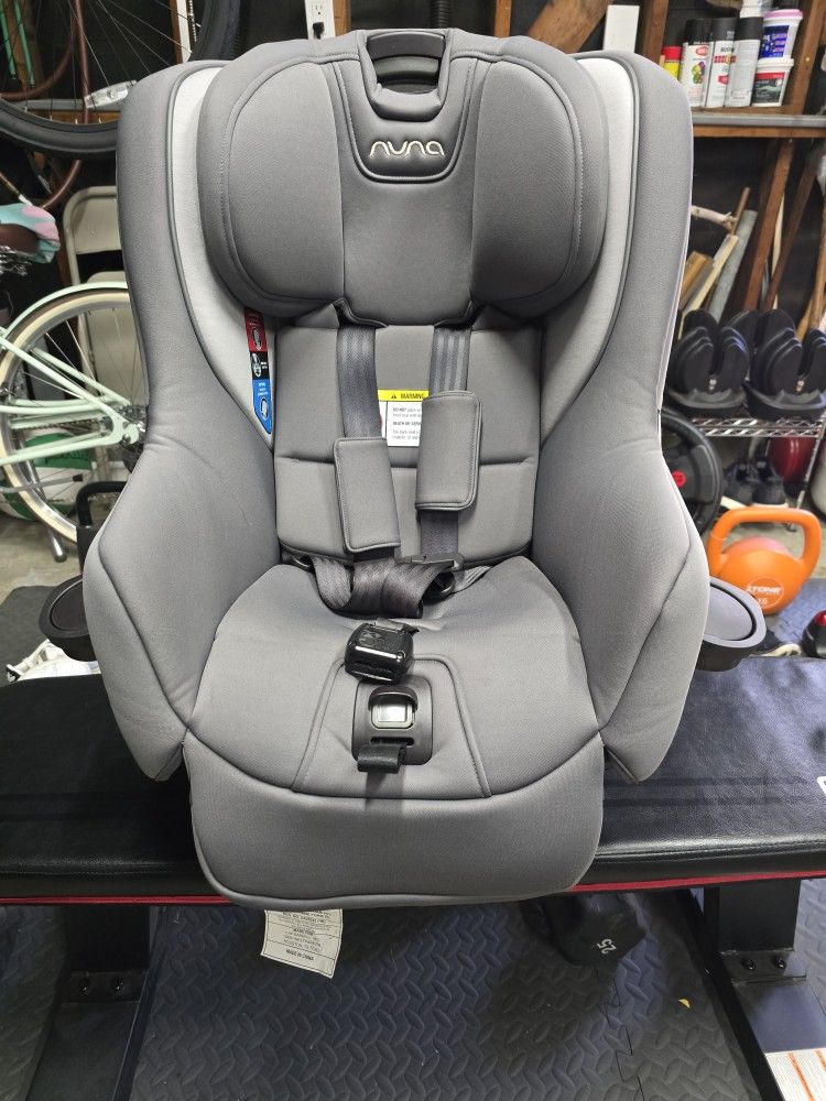 Nuna Rava Convertible Car Seat Grey