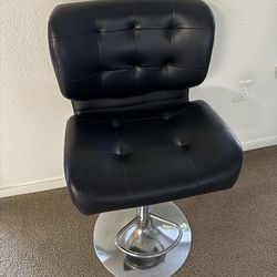 Adjustable Bar Stool / Salon Chair (Black)