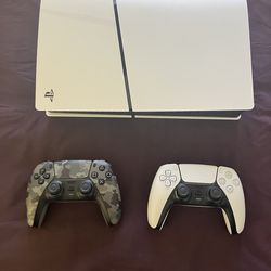 PS5 Slim Disk Edition, Almost New One Of Use Only, NO DELIVERY, NO TRADES, CASH ONLY, HABLO ESPANOL.