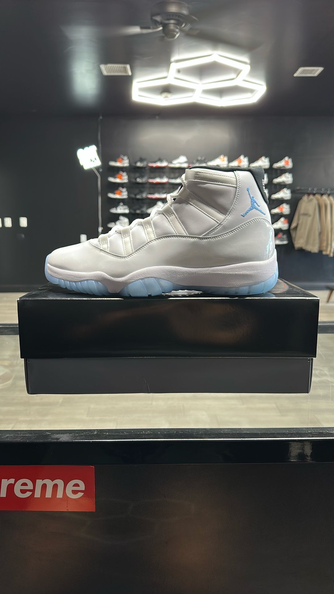 Jordan 11 Legend Blue