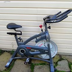 Sunny Health & Fitness Magnetic Indoor Cycling Bike - SF-B1877 (Quiet & Smooth)