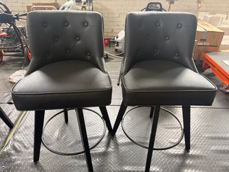 4 barstools 160$