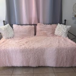Twin Size Daybed. 