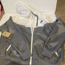 Men’s Nike Windrunner Jacket Size M New 