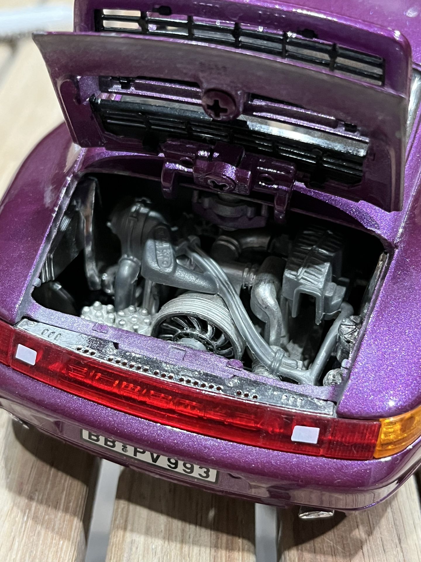 Porsche 911 1993 Carrera 1:18 Burago executive 993 Purple Spoiler