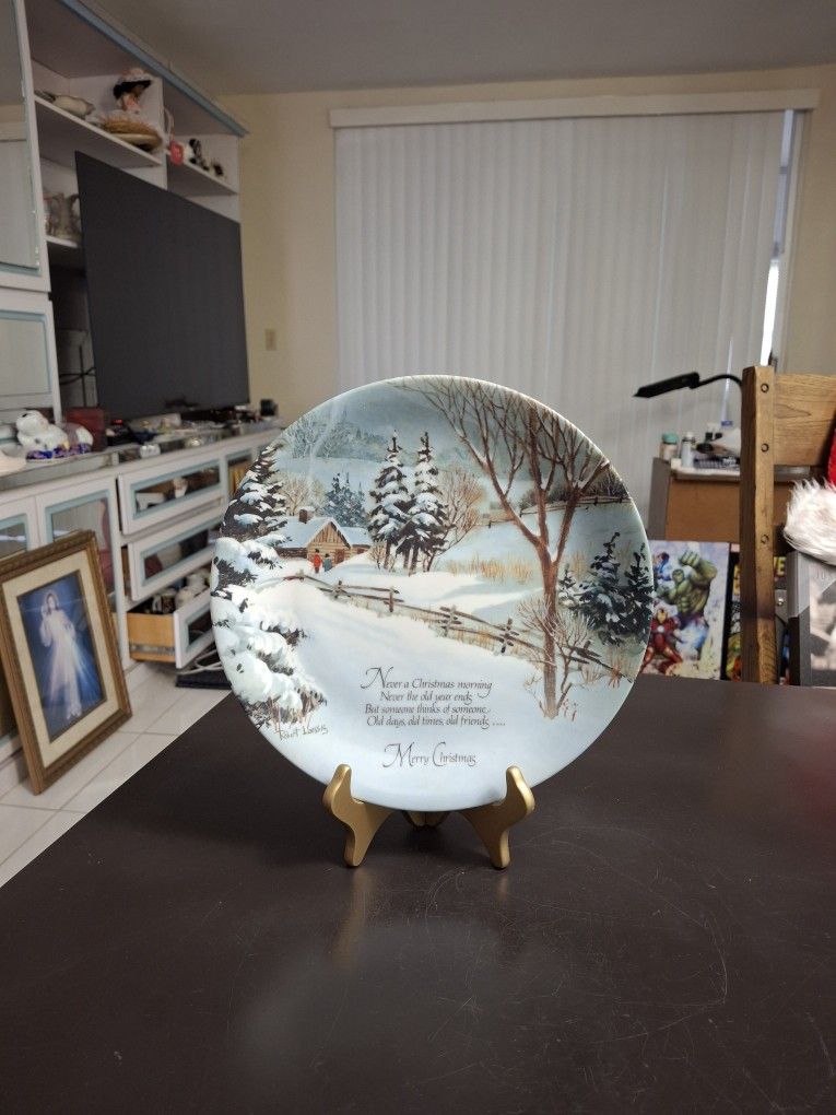 Vintage 1975 Genuine Porcelain Winterscene Series "Merry Christmas " Plate By Robert Laessig Made In Japan 10.5"