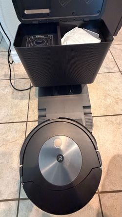 iRobot Roomba Combo j7+ Self-Emptying Robot Vacuum & Mop - Perfect Condition