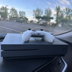 Gray Xbox One S 500 GB 