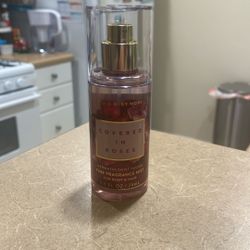 Bath & Body Works / Covered In Roses 2.5 FL OZ Spray 