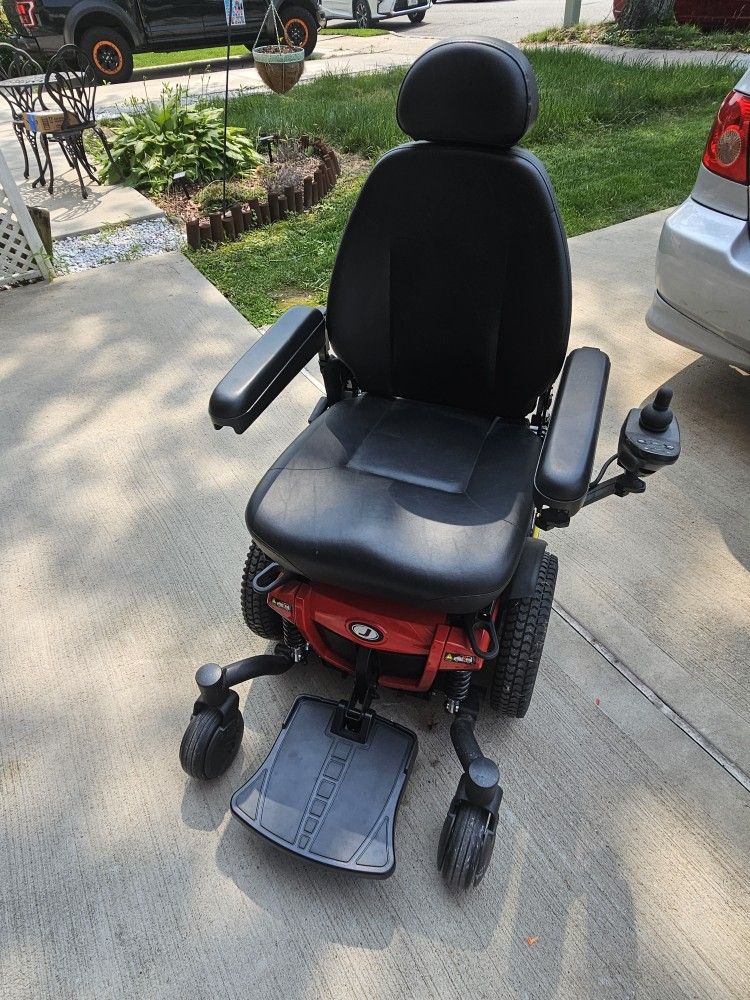 Electric Wheelchair / Scooter