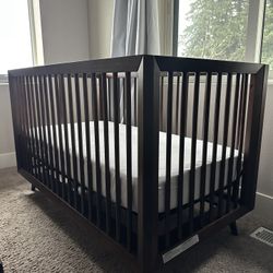 Child Craft Cranbrook 4-in-1 Convertible Crib, Converts to Day Bed, Toddler & Full Size Bed