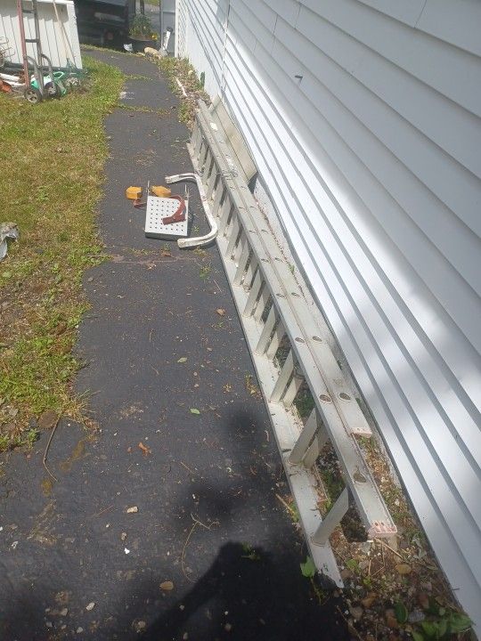 28 Ft Ladder With All Extras