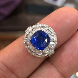 Royal Blue Sapphire Women’s Ring Platinum 