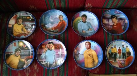 Complete set of 8 * Trek commemorative plates