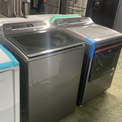 WhirlPool, Washer And Dryer Set  DM