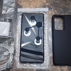Galaxy S21 Ultra  (Spigen Case and Accessories) - Excellent Condition 
