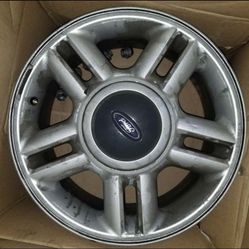 04 Stock Ford Explorer wheels / lugs and center caps included