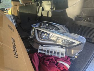 Infiniti Q60 Right Headlight