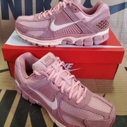 Nike Zoom Vomero 5 Red Stardust  Men’s Size 7 Women’s Size 8.5