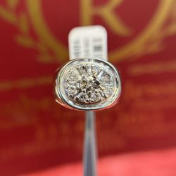 10KT WHITE GOLD DIAMOND RING