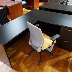 Brand new! L shape desk including files